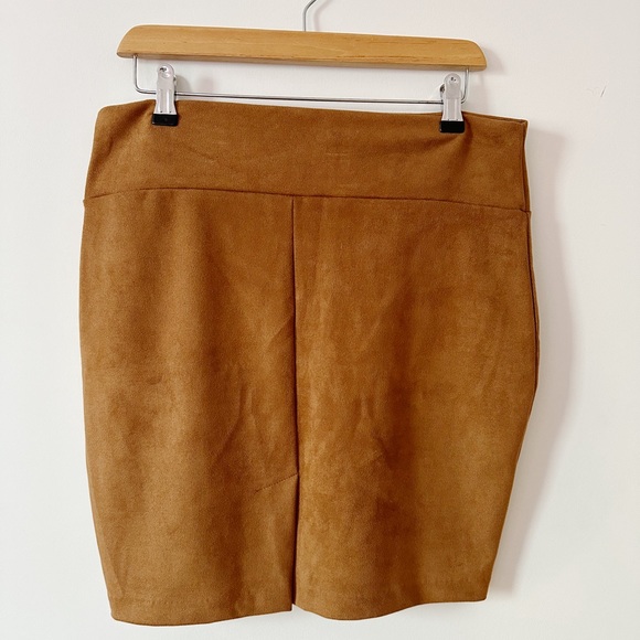 ⛱️ 2/20$ NWOT colori faux suede women mini skirt in tan color - Picture 6 of 8